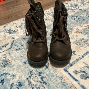 Women's Lace-Up Boots